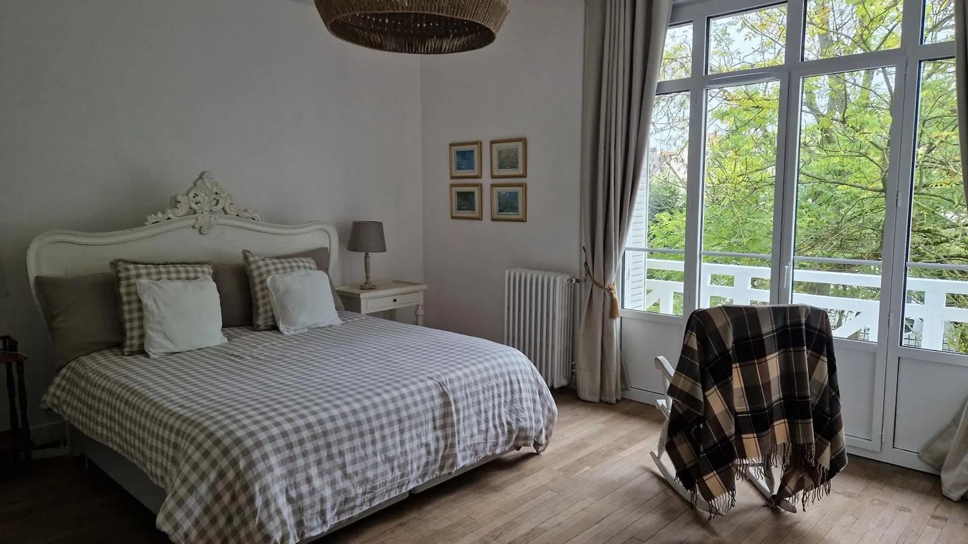 Demeure Du Saule Madame Bed & Breakfast Thieux